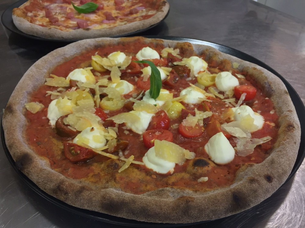 Pizza Trilogia di Pomodorini in impasto Riso Venere